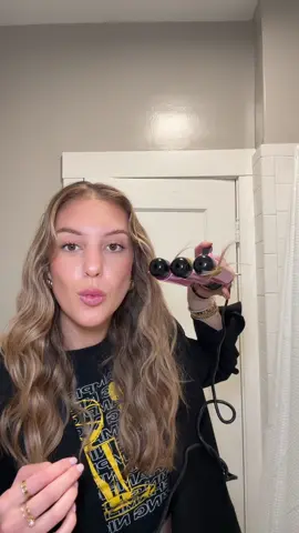 Why am I just now learning how to crimp my hair??? Linked this crimper in my shopmy - great black friday purchase 👀👀👀  #hairtools #blackfridayhairproducts #haircrimper #haircrimp #hottools #hairhacks #hairfinds 
