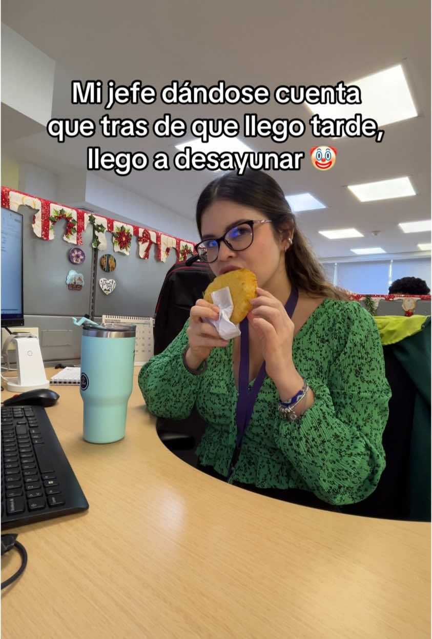 Es que con hambre no rindo jefe 😬 #foryou #oficina #oficinavibes #trabajo 