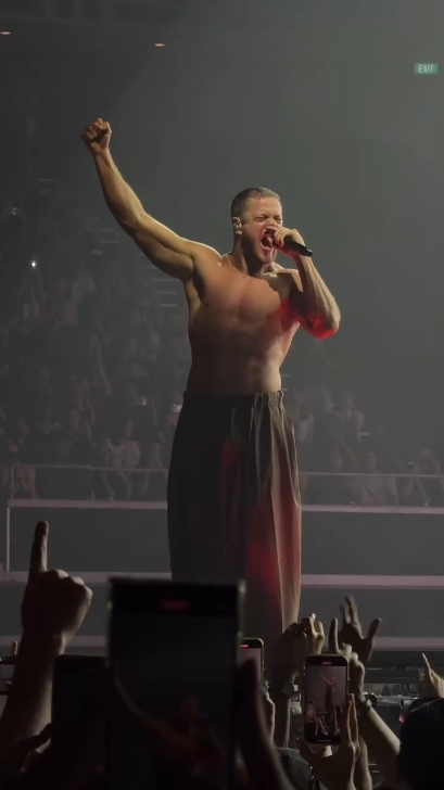 Believer 🔥 Em Singapore 25/11/2024 LOOM Tour ❤ #imaginedragons #believer #LOOMtour #show #song #singapore #live #fanpage #danreynolds #tour 