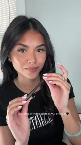 Love to enhance everything with the @MAC Cosmetics USA eye kohl in “Feline” #maccosmetics #feline #eyepencil#GiftedByMACCosmetics#fyp #everydaymakeup #CapCut 