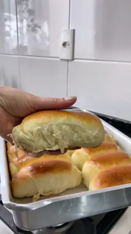 Ingredientes: 🥖 1 kg de farinha de trigo aproximadamente 500 ml de leite morno  50 ml de óleo  8 colheres (sopa) de açúcar 1 colher (sopa) de sal 20g de fermento biológico seco MODO DE PREPARO:  🥖Em uma tigela, dissolva o fermento no açúcar, acrescente os ingredientes líquidos, o sal e misture muito bem. 🥖 Acrescente aos poucos a farinha até formar uma massa macia e sove bem a massa. 🥖Deixe a massa descansar por aproximadamente 1 hora. 🥖Após o crescimento, divida a massa, enrole da forma que desejar, coloque nas formas e deixe crescer até dobrar de volume. 🥖Se preferir, pincele uma gema de ovo misturada com uma colher de leite sobre os pães. 🥖Leve para assar em forno médio (200° C), preaquecido, por aproximadamente 30 minutos. 🥖Bom apetite! 😋 #receitasimples #receitacaseira #receitafacil #paocaseiro #pao #donadecasa #receitaspratododia 