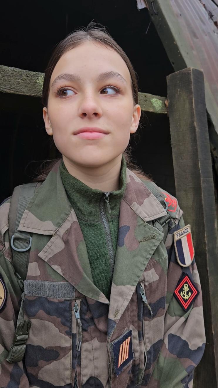 @𝕜𝕚𝕞 ✰ a goûté et validé la ration de combat qui je le rappelle est la meilleure ration du monde🇨🇵😉demain vidéo sur le tir😜#humour #militaire 