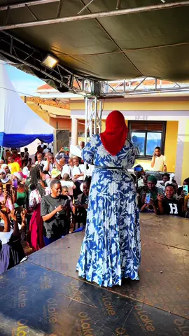 Hajjat stecia Mayanja on Stage#onstage #performancecustomsmx #steciamayanja #performance 