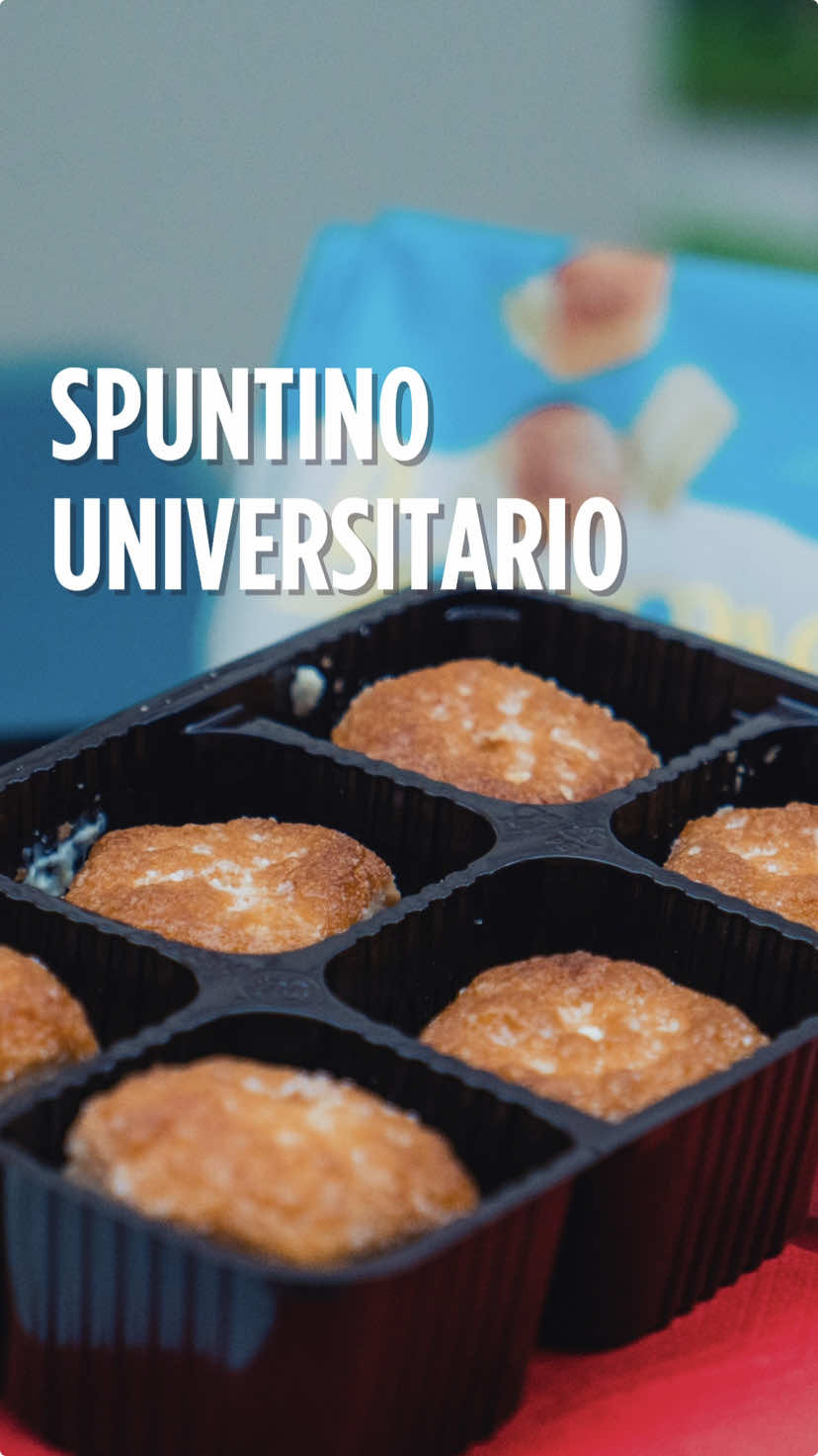 La sessione invernale è alle porte, e tu ti sei mai chiesto cosa mangiano gli studenti durante le loro pause studio? Oggi siamo andati a scoprirlo alle Università di Torino insieme agli amici di Matilde Vicenzi e @University Network 🍪🎓 - Nel video sono presenti marchi e prodotti a fini commerciali: Matilde Vicenzi - #ChefinCamicia #AmazingFood #GoodFood #RicetteItaliane #Università #Snack #Biscotti #MatildeVicenzi #ADV