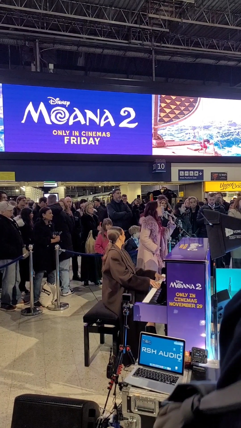 Moana 2 comes to London Waterloo! Performance from Abigail Barlow and Emily Bear. #London #LDN #LondonBeautifulLife #GlobalBeautifulLife #LondonWaterloo #Waterloo #Moana #Moana2 #AbigailBarlow #EmilyBear #TheRock #DwayneJohnson #DwayneTheRockJohnson #AuliiCravalho #NicoleScherzinger 