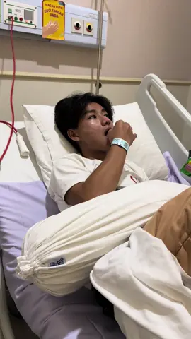 Ga papa nya ga anaknya dirawat kayak mau piknik 🤦🏻‍♀️ cepet sembuh ya Aa @KOTENSSS 