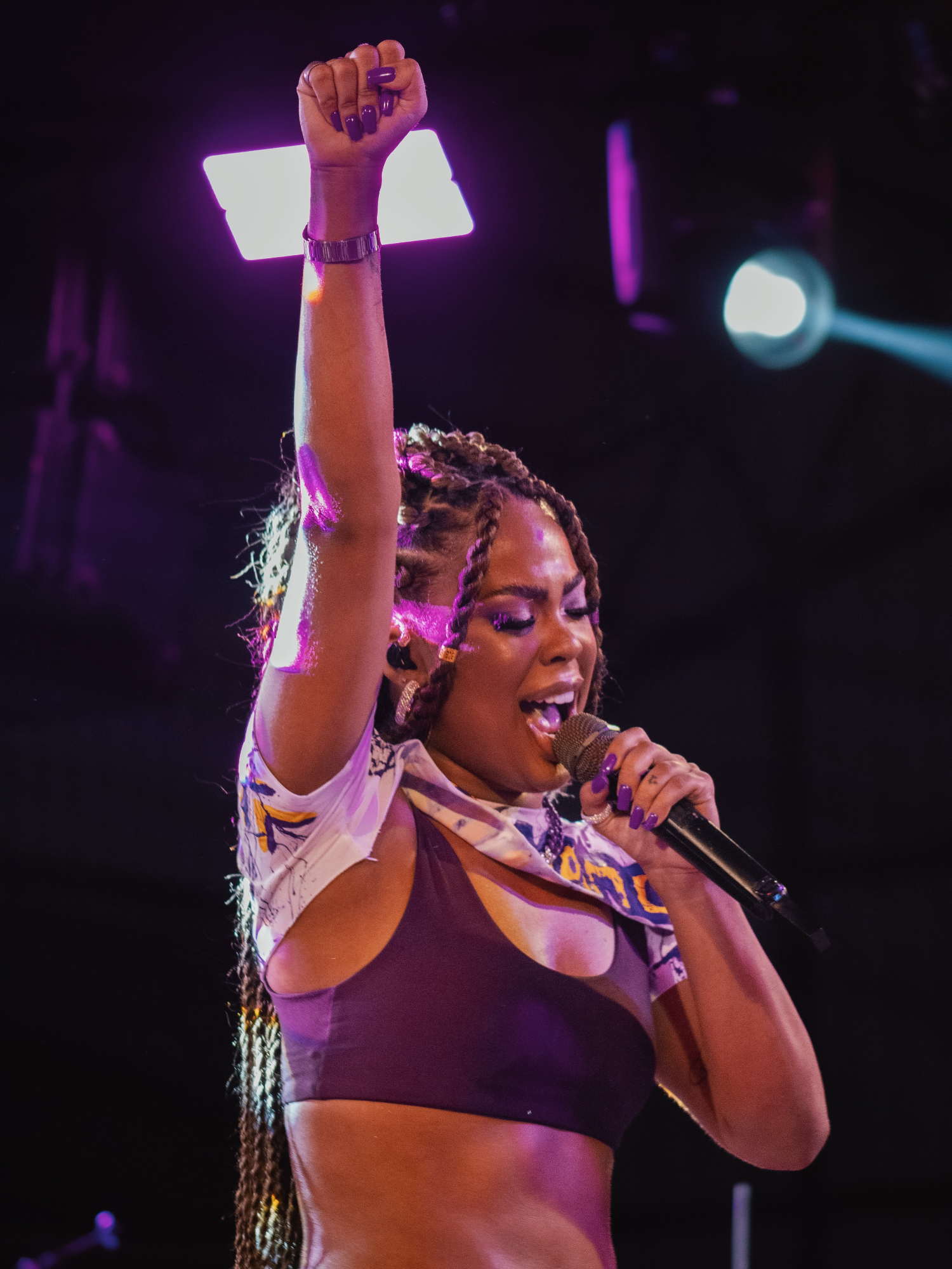 #PodeEscrever versão Só VVamo está no ar! Disponível agora no Youtube para vocês, fiquem de olho nas próximas semanas que vem mais pagode bom por aí 💜💛 #SoVVamo #pagode #marvvila #tudocertoprapessoaerrada