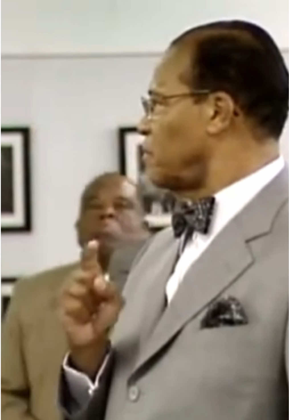 Farrakhan speaking at a black an latino gang summit #ministerlouisfarrakhan #farrakhan #elijahmuhammad #nationofislam #BlackTikTok #islam #ministerfarrakhan #gangs