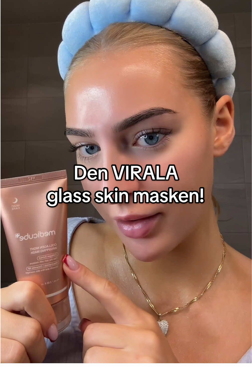 Reklam för @surisuri GLASS skin🧊🫧i en flaska!! Den VIRALA Collagen Night wrapping mask från Medicube, resultatet talar för sig själv🥹 Just nu har surisuri.se Black Week rea med 25% på Medicube och denna otroliga mask!✨  (*gäller ej Medicube Age-R Booster Pro) #collagenmask #CollagenWrappingMaskxElma #surisuriteam