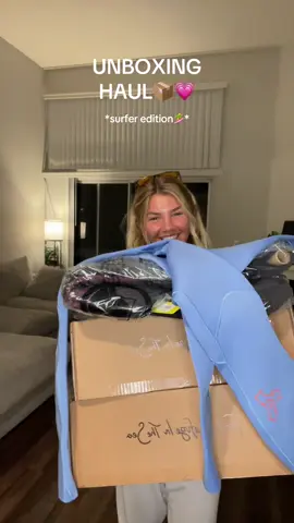 Christmas came early📦🎄💗 thank you @Xcel Wetsuits and salty crew ❤️‍🔥🙏 #unboxing #unboxingvideo #unboxinghaul #surf #surftok #surferhaul 