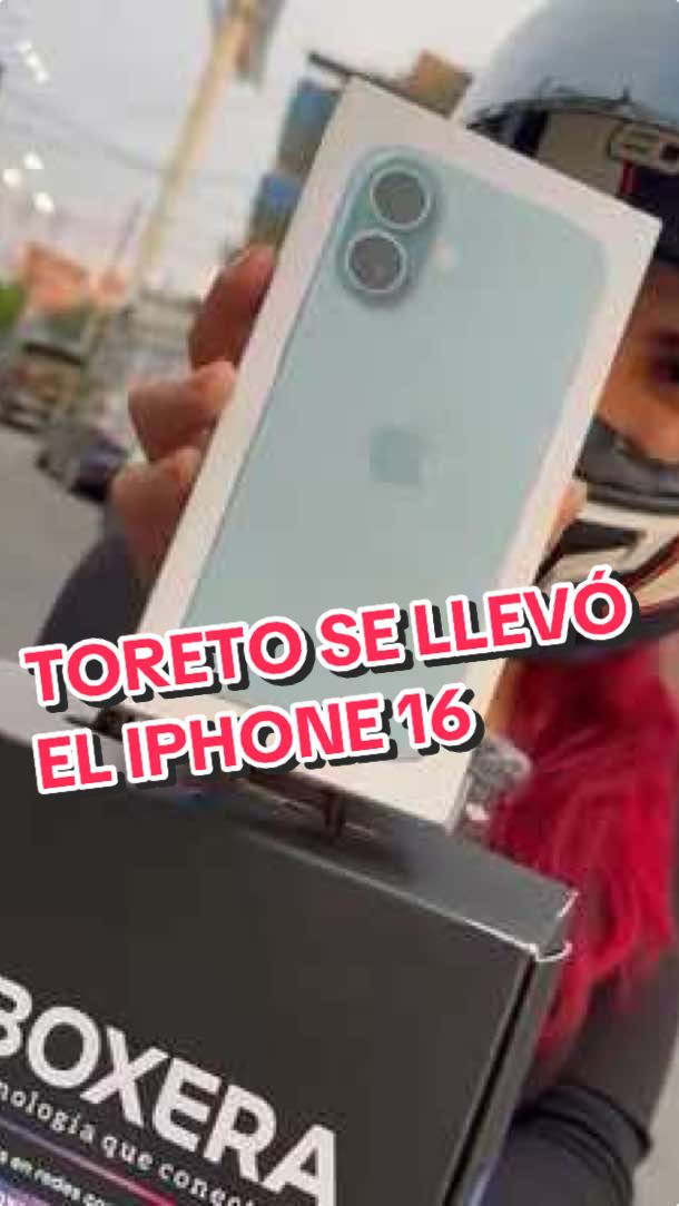 Toreto renovó a un iPhone 16, ¿y tú? Separa tu equipo con 100 soles y paga el restante contraentrega 📱🙌🏼🛵💙#iphone #apple #toreto #creatorsearchinsights #delivery #humor #comedia #iphone16