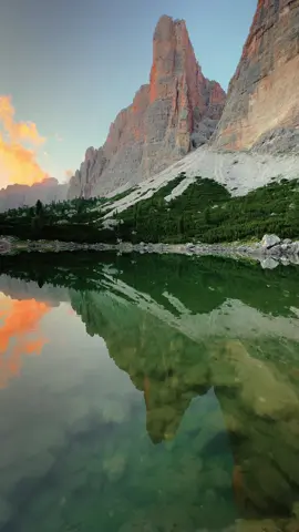 ⛰️🍃🎶🫶… | 📍Dolomites / Italy 🇮🇹 | 📷 more beautiful places @giuliogroebert  | 🚐 exploring the world w/ @elena_wuest  | #mountains #italy #nature #Hiking #landscape #dolomites #sunset #travel