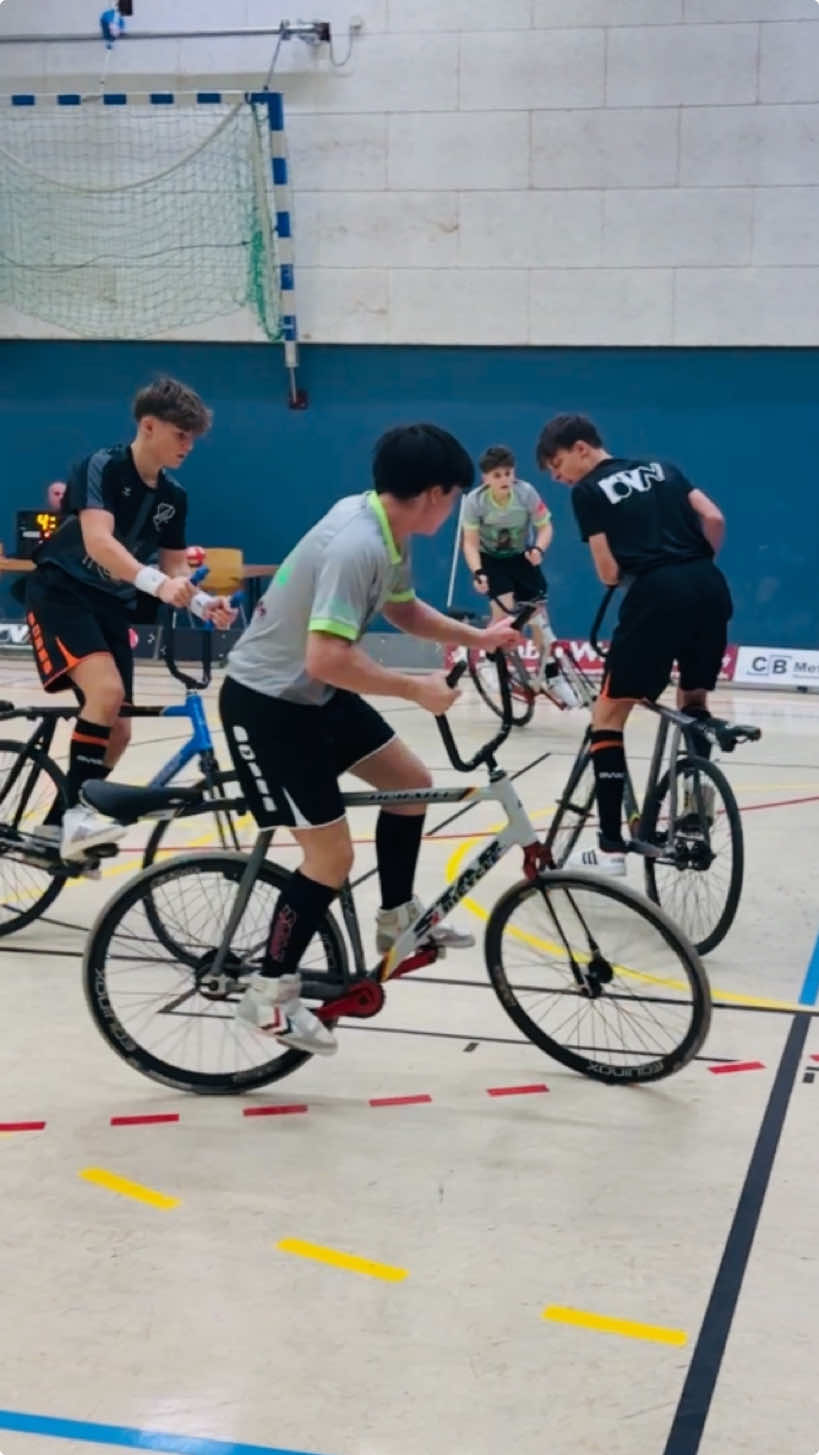 Schneller pass mit Toranschluss  #tor #spielzug #cycleball #hallenradsport #hessen #rocketleague #indoorcycling #sportreels #bikeskills #fahrradliebe #indoorsport #bikelovers #Fahrradsport  #bicyclekick 