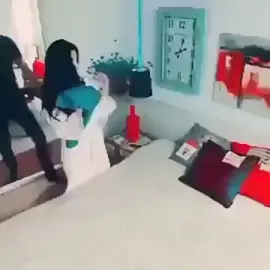 𝐀༆ انتي تلويح المسافر للحبايب يوم وصوله.. ♥️✨ 