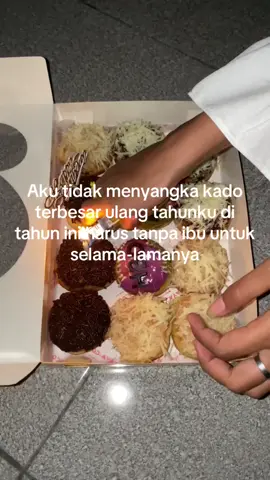 Aku tidak meminta apa” ya allah, cuman berharap ibu datang di mimpiku🥹😊  “Ma? Anak perempuan terakhir mu ulang tahun, anakmu yang ingin melihat mu di saat dia dewasa melawan kerasnya dunia, tapi sialnya dia harus melawan nya tanpa mu🥹”   #fyp #xyzbca #ulangtahuntanpaibu #fypp #november #ultah  #fyppppppppppppppppppppppp 