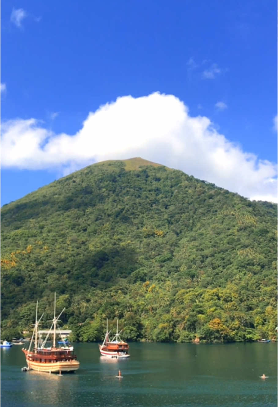 Kapan niih main ke Banda Neira…??? #adaupy #malukupride🏝🔥 #jalanjalan #traveltiktok #sukajalanjalan #fyp #fyppppppppppppppppppppppp #fypシ゚viral #maluku #bandaneira #exoticmalukutourism #banda #trip #tripmurah 