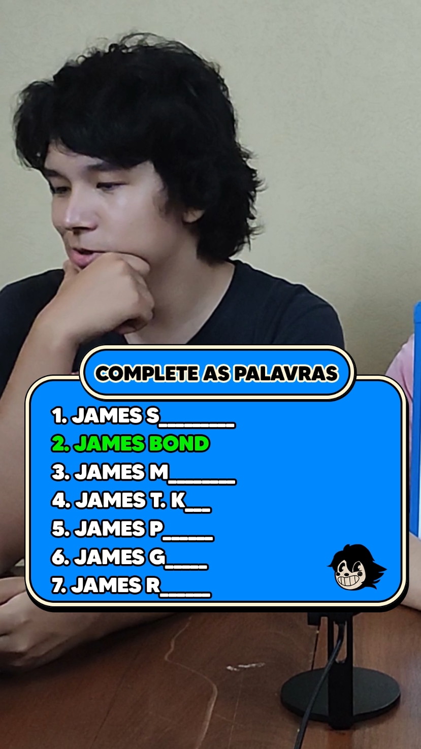 COMPLETE O NOME?! James...