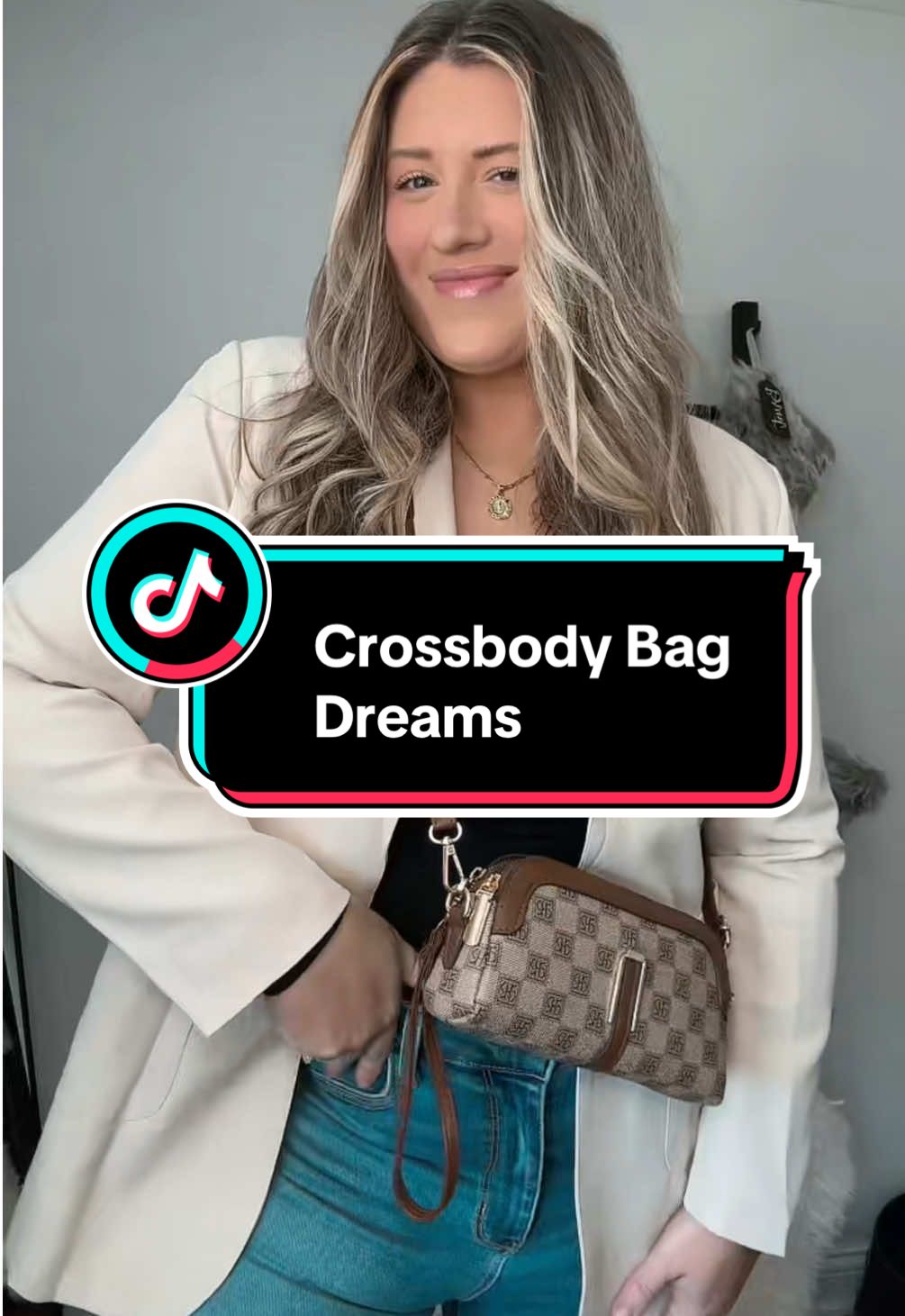 Theeeee cutest crossbody bag that feels like it’s luxury! Under $17 right now! Go snag one 👜  #purse #pursetok #womenspurse #crossbody #crossbodybag #crossbodybags #crossbodypurse #tiktokshopmademebuyit #tiktokshopblackfriday #tiktokshopcybermonday #fypageシ #fypage #fyp 
