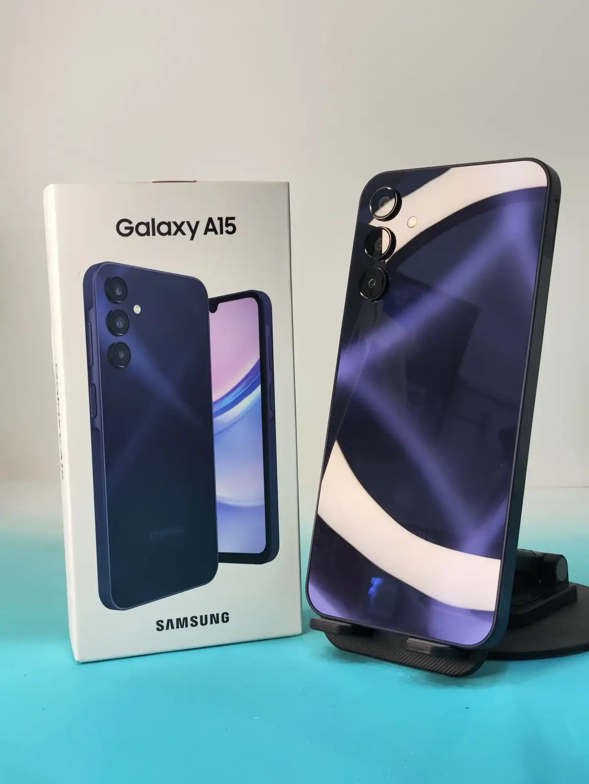 متوفرة لدى محل حاجات فون للهاتف المحمول ✨. سامسونج Galaxy A15 هو هاتف ذكي حديث في الفئة الاقتصادية، مصمم لتقديم أداء جيد مع سعر مناسب. أبرز المواصفات: الشاشة: 6.6 بوصة بدقة +FHD لتجربة مشاهدة ممتازة. المعالج: Exynos 850 يقدم أداءً متوازنًا للاستخدام اليومي. الذاكرة: رام 4  جيجابايت. تخزين داخلي  128 جيجابايت مع دعم بطاقة microSD. الكاميرا: ثلاثية العدسات: كاميرا رئيسية 50 ميجابكسل. كاميرا أمامية 13 ميجابكسل. البطارية: 5000 مللي أمبير مع شحن سريع 15 واط. الهاتف مثالي للمستخدمين الذين يبحثون عن أداء جيد مع تصميم أنيق وسعر معقول. 🟨دائما لدينا الجديد والافضل 💯💯 ➖➖➖➖➖➖➖➖➖➖➖➖  يتم اللاستفسار والحجز عن طريق بريد الصفحه 📩 او زورونا في موقعنا اجدابيا مقابل فندق امال ليبيا📍 او الاتصال على الرقم التالي الواتس 📞 0914165500 متوفر توصيل لجميع انحاء ليبيا 🇱🇾 🟨لاتنسى الاعجاب بالصفحه ليصلك كل جديد ✈️❤️ . . . . . #حاجات_فون_للهاتف_المحمول📱 #حاجات_فون_للهاتف_المحمول✨ #تخفيضات #هواتف #اكسسوارات #الجمعة_البيضاء #بنغازي 