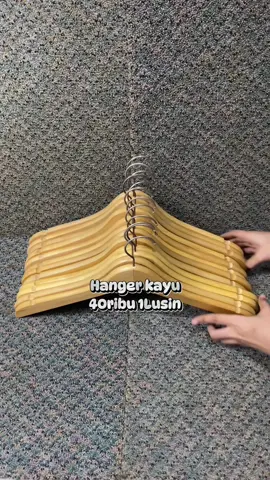 Dikira mahal ternyata 40ribuan aja dapat banyak😫 #fyp #fypage #hanger #hangerbaju #hangerkayu #hangers  #wibgajian #megaguncang1212 
