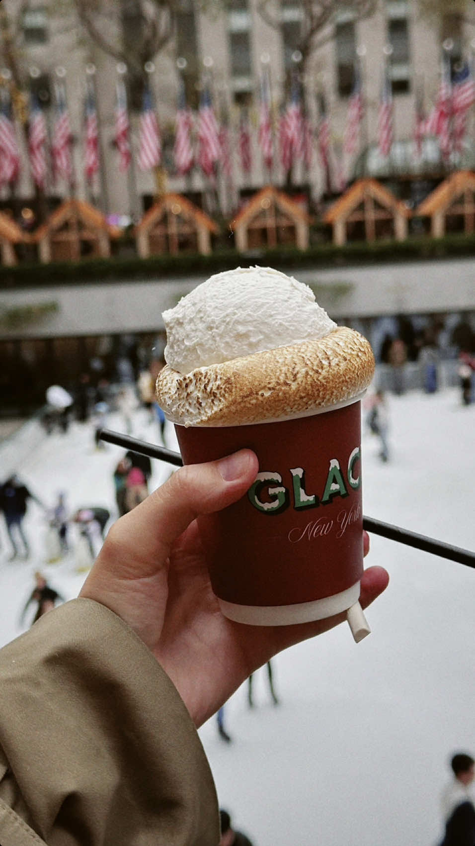 Have you already tried this hot chocolate? 🥹✨🍫☕️☃️ #hotchocolate #foodtiktok #drinktok #nyc #christmastiktok #xmas #christmasnyc #hotcocoa #mustvisit #mustvisitnyc 