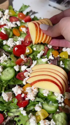 #ad Nothing beats a fresh seasonal salad 🍂🥗 I always start by giving my veggies a good wash because water alone is not enough! @Veggie Wash is made with natural ingredients and helps remove pesticides, wax and other toxic chemicals.  You can find it at your local @publix location. #washwithveggiewash For soft, leafy produce, soak them in water with Veggie Wash and swish for 30 seconds before rinsing and drying. For hard produce like apples and cucumbers, spray Veggie Wash directly on, rub for 20–30 seconds, then rinse and dry. What you’ll need: ▪️ 10 oz of mixed greens ▪️ 1 Gala apple, sliced ▪️ 6 oz cherry tomatoes, halved ▪️ 2 Persian cucumbers, sliced ▪️ ⅓ cup dried cranberry ▪️ ⅓ cup feta cheese ▪️ ⅓ cup pecans For the vinaigrette: ▪️ 3 tablespoons olive oil ▪️ 1 1/2 teaspoons balsamic vinegar ▪️ 1 1/2 teaspoons lemon juice ▪️ 1/3 teaspoon dijon mustard ▪️ 1 teaspoon agave syrup ▪️ 1/4 teaspoon balsamic glazed, optional ▪️ 1 tablespoon water, more if you like your vinaigrette   For the vinaigrette, add all ingredients in a bowl or a jar and whisk until well combined. I like using my electric whisker and would recommend you to do the same! Adjust ingredients to taste. Place mixed greens on a serving plate and add all ingredients on top. Drizzle vinaigrette and enjoy !  #washwithveggiewash #thanksgivingrecipes #easycocktail #veganrecipes  @Publix 