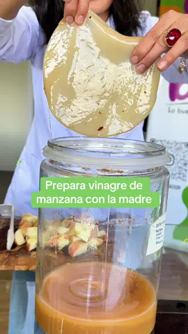 Asi de fácil es preparar #vinagredemanzana en casa. #recetas #recetascaseras #vinagre #bajardepesofacil #bajardepeso #ayuno #vinagrecasero #recetasaludable 