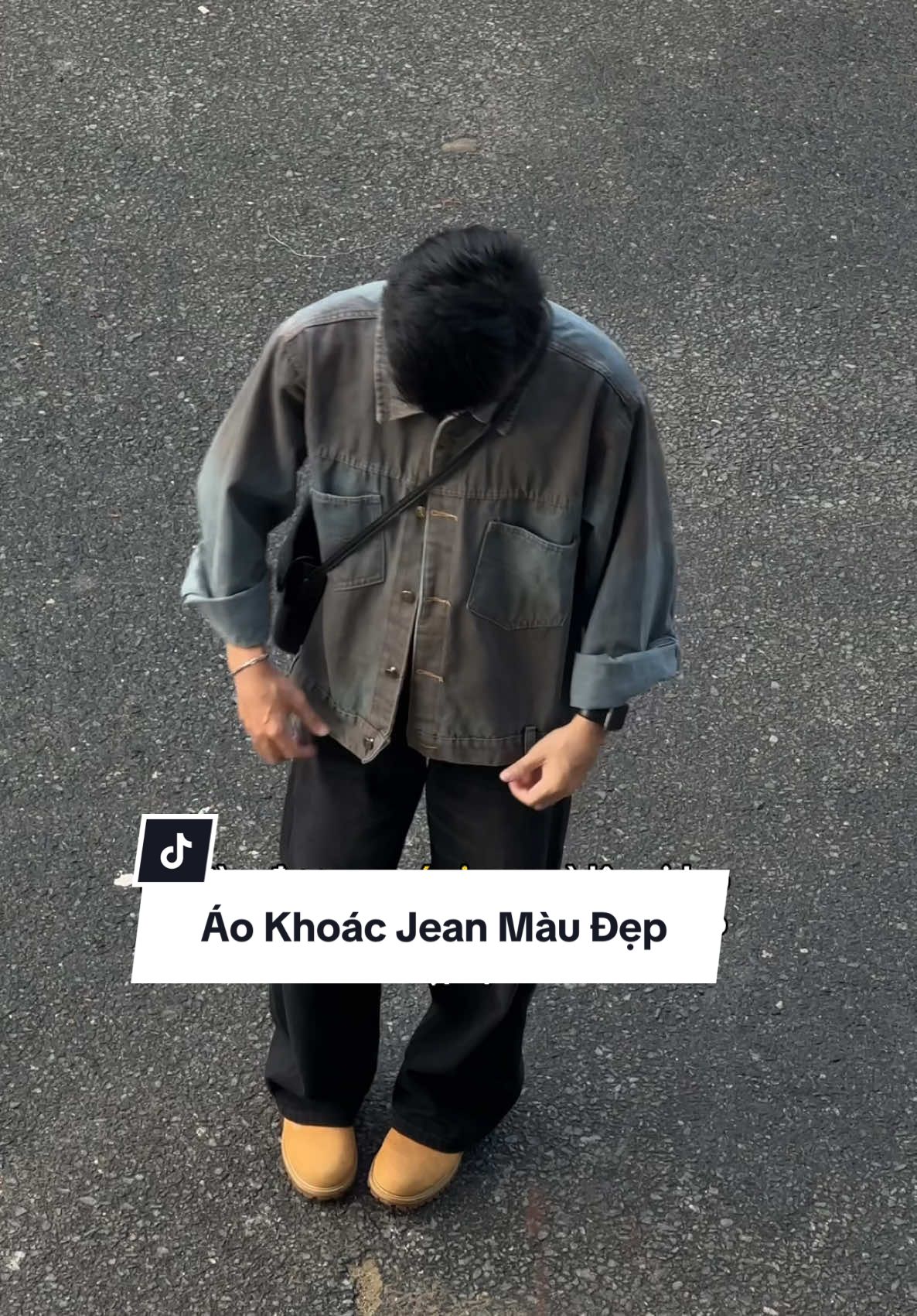 Mới tìm được con áo Jean mà lên video nào cũng có người hỏi. Nhưng vì áo có form với màu đẹp quà mà hehee #ao #aojean #vum65 