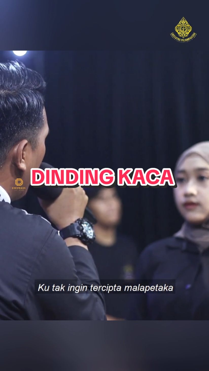 DINDING KACA  Title  : Dinding Kaca  Artist  : Darusalam ft Nabila Felia  Songwriter  : H Khamim Huda Source  : YouTube Pian Gasentra  ………………………………………………………… #dindingkaca  #darusalam  #nabilafelia  #piangasentra  #gasentra  #gasentrapajampangan  #fypシ゚  #dwiprass  ………………………………………………………