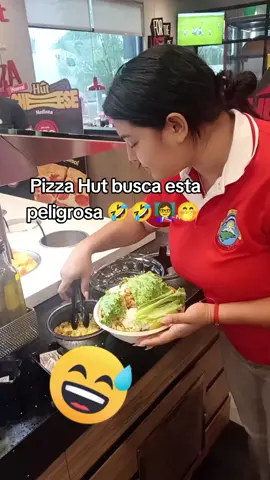 ya no nos van a dejar entrar a pizza hut 🤣🤭🤭🤭#sebusca #jaja #muchoambiente  #Pizzahut  #ensalada #Viral  #maestrastiktokers  #maetatiktoker  #🤣🤣 #Fyp  #humor @Keren Pineda158 #tik_tok #humor #Fitness #peligrosa 