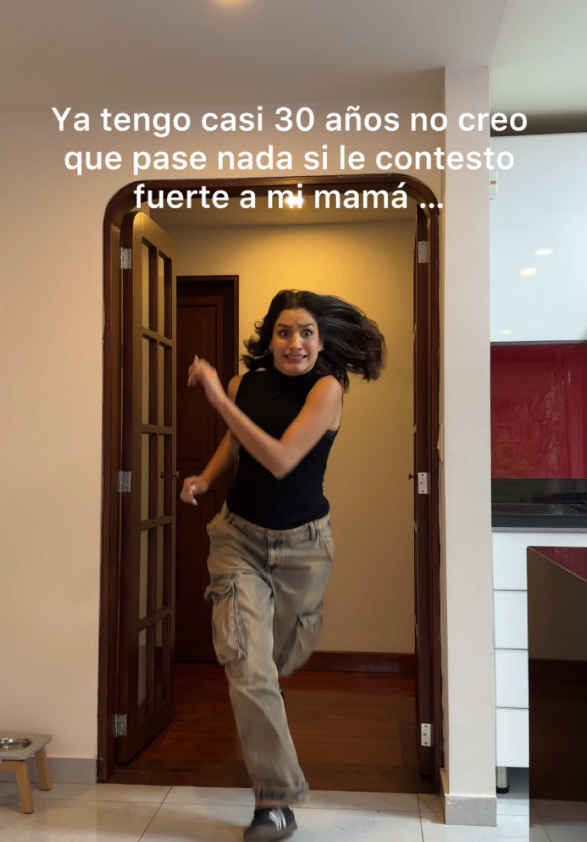Jajajaja y sigue teniendo tremenda puntería 😅😂😂😂 tag a tu mamá ! 🤭 #comedia #humor  #familia #madreehija #parati #tiktok #destacame 