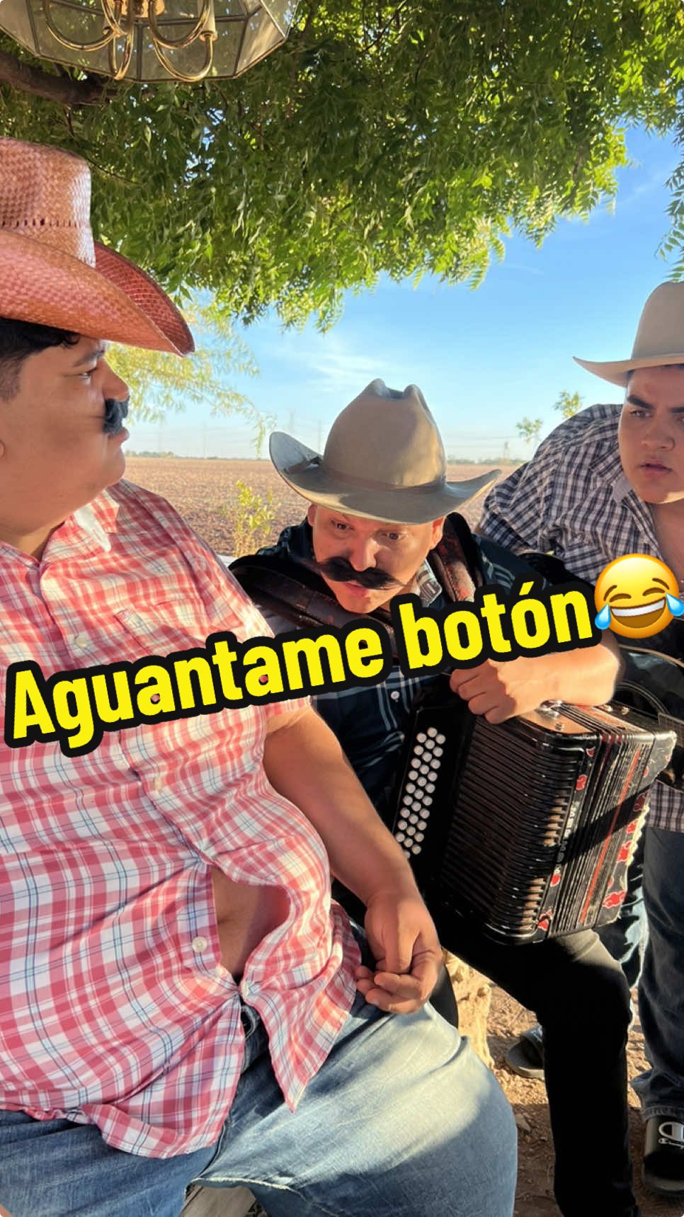 Aguantame botón (parodia) LOS TRIGLICÉRIDOS DEL NORTE 🤠😂 #risas #humor #comedia #viraltiktok #fyp #parati #loskakamasshow #viralvideos #fypシ゚