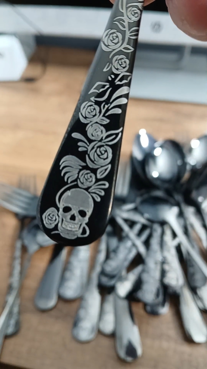 my wife is going to love these skull flatware set. #skullflatware #flatware #flatwareset #skullflatwareset #forksandknives 