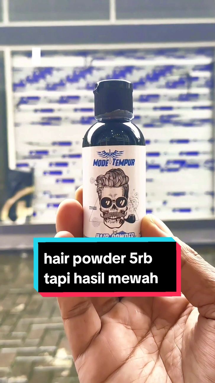 Rekomendasi hair powder murah banget dari mode tempur cuma 5 ribu bisa buat rambut tipis atau lepek lebih gaya dan bervolume dan mengembang. Hair powder ini Cocok untuk semua jenis rambut. Berbentuk bedak dengan kandungan silica sililate sehingga mudah dalam penggunaannya. cukup taburkan pada telapak tangan kemudian tata rambut kamu sesuai keinginan. Hair Powder ini tersedia varian Strawbery, Anggur, Bublegum, Vanila dan Coffe #hairpowder #hairstyle #hairpowdermurah #hairpowdercowok #fypシ゚viral #xyzbca 