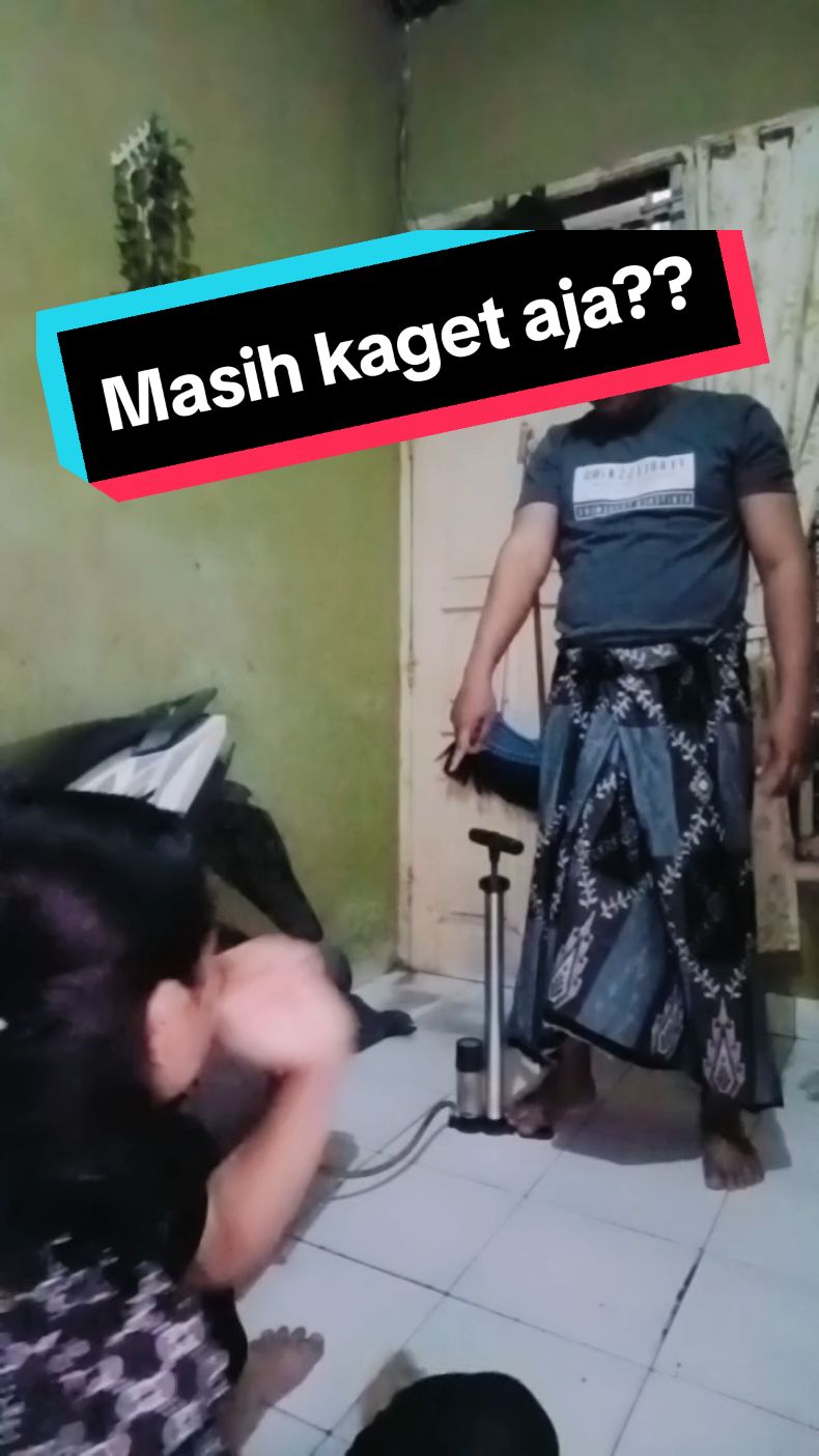 Udah sering liat orang mompa ban masih kaget aja#videolucu #ngakak #bikinketawa #fyptiktok 