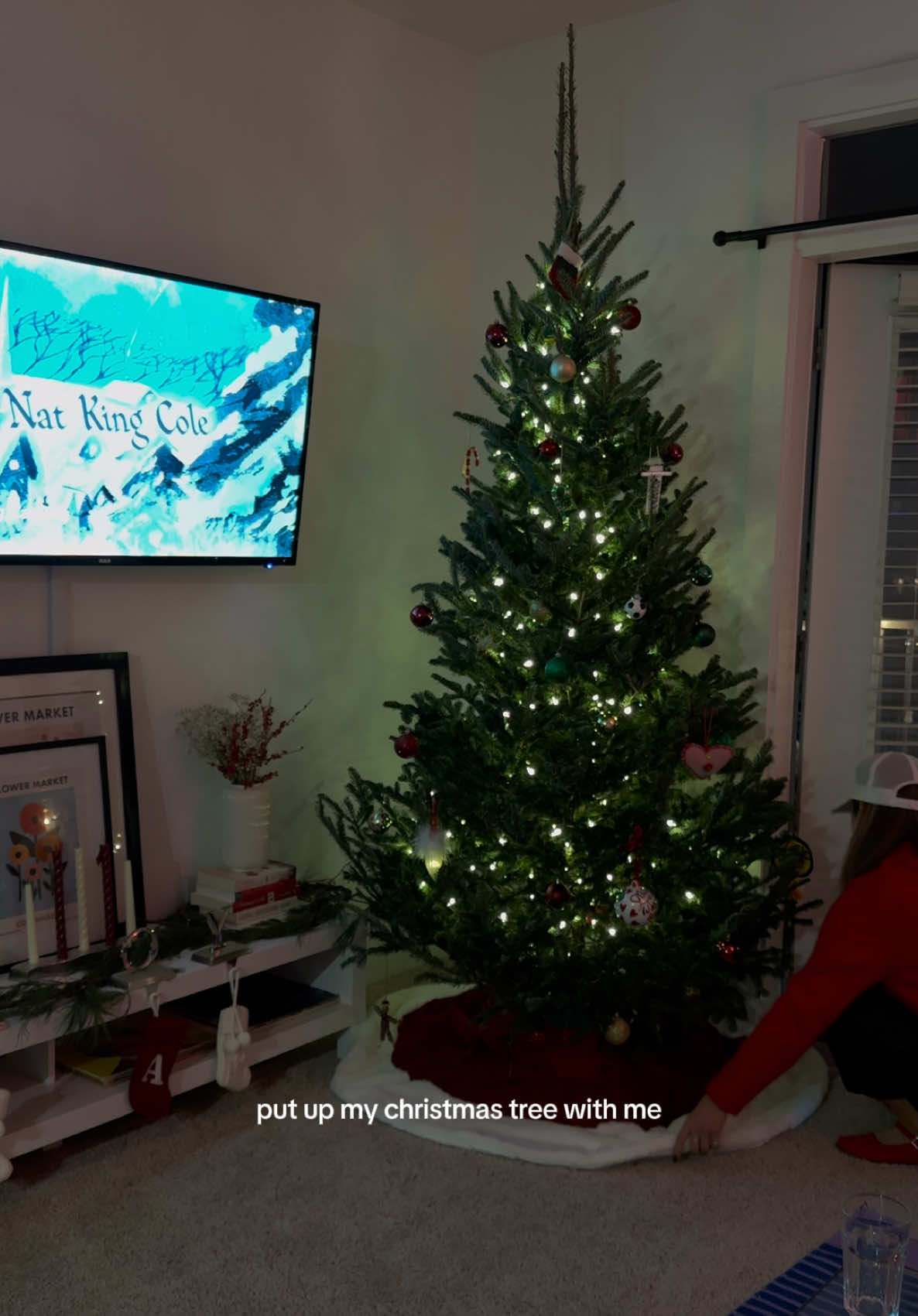i might be single, live alone and have no kids but i will not pass us the oppurtunity to get a christmas tree🥰 #fyp #foryou #foryou #foryoupage #nursedayoff #nursetok #christmas #dayinmylife 