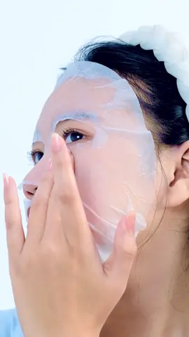 Your weekly treatment with sheetmask Gbee Glow Beauty!✨ Jangan lupa pilih sheetmask yang sesuai dengan tipe kulit kamu ya Gbeestie.. agar hasilnya maksimal! 🌸  #gbee #gbeeglowbeauty #SkincareRoutine #sheetmask #tiktok #trend #viral #fyp #skincare 