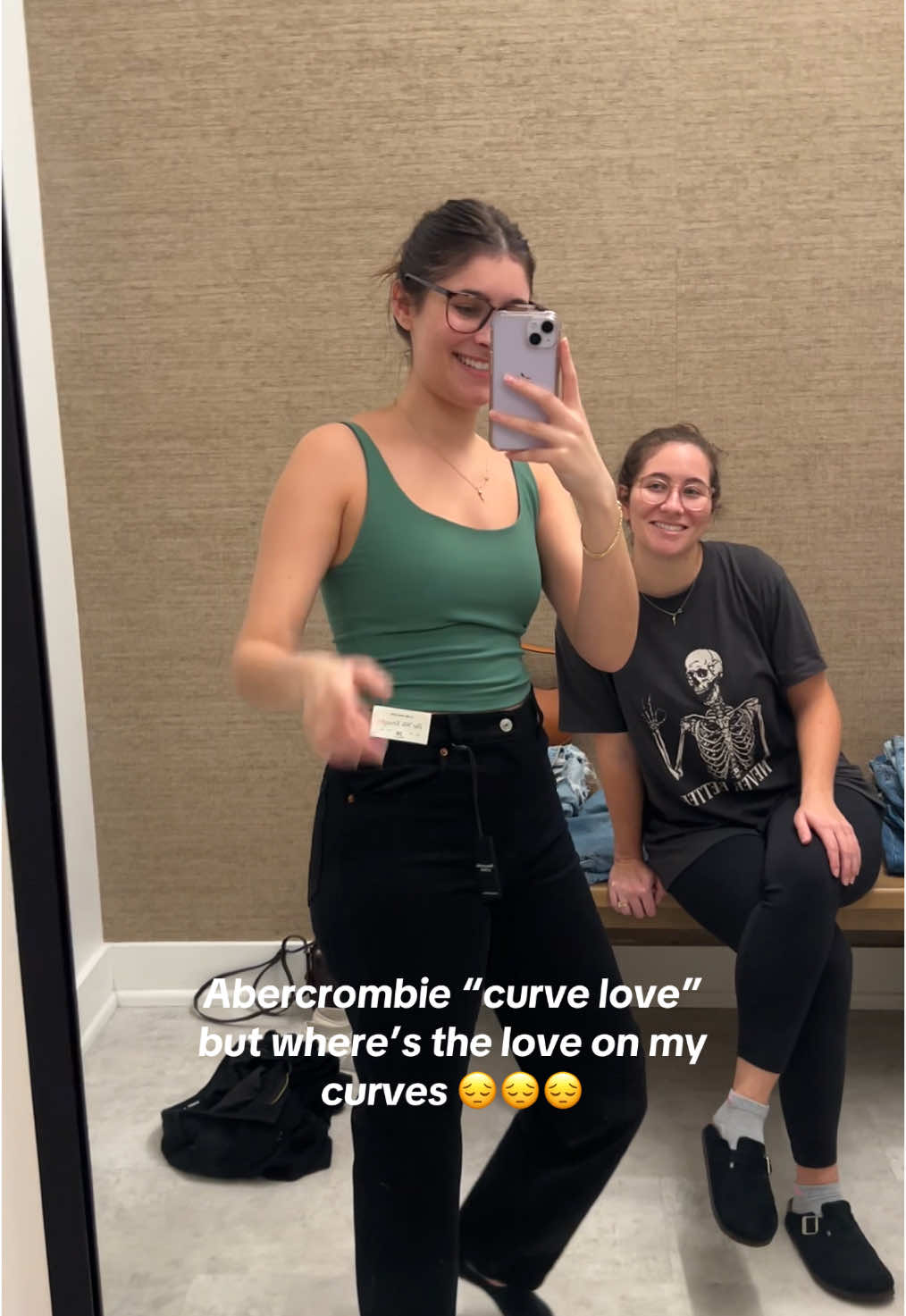 Whereee ??😭 @abercrombie #curvelove #jeans #jeansgap #waistgap #jeans 