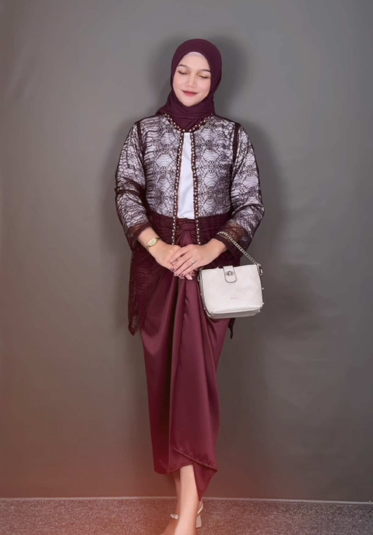 one set sudah sama innernya lhooo. secakep ituuuuu😍😍 . . . . . . . . . . #ootdkondangan #outfitkondangan #oneset #onesetkondangan #OOTD #ootdhijabstyle 