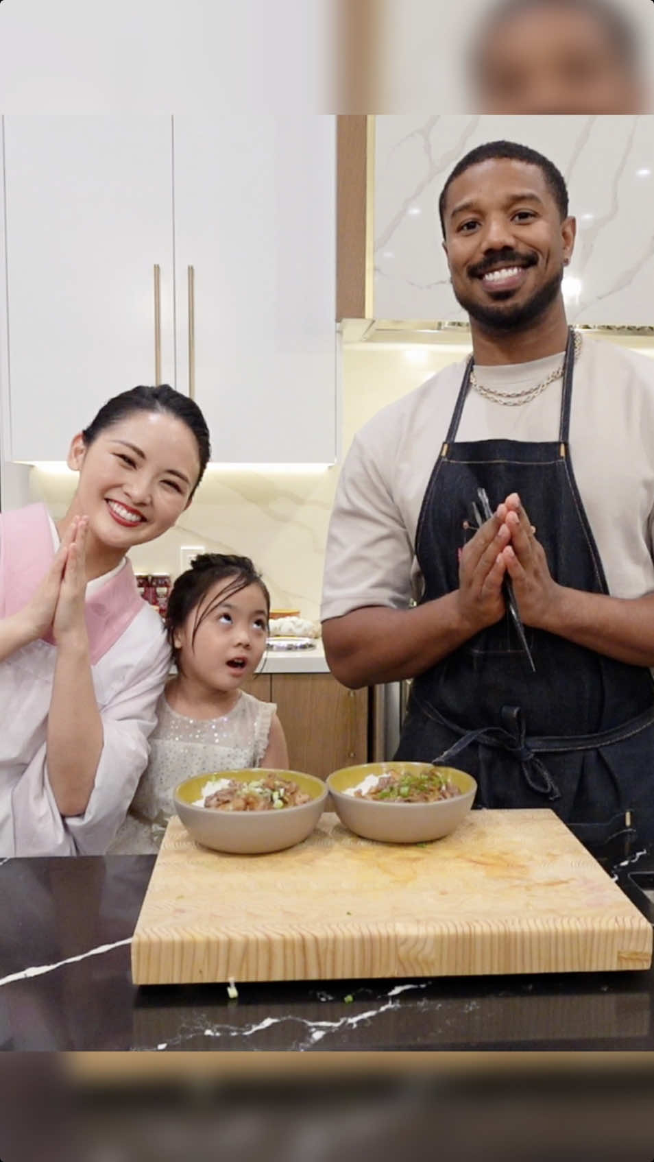 Our first stop on our road trip: @michaelbjordan house!😆❤️‍🔥Together, we made Wagyu beef bowl🥢🍚 Stay tuned for the full video on my channel—coming soon!✨ @KM’s Umami Sauce  #MichaelBJordan #KitchenMemoriesWithKimonoMom #KimonoMom #Umommy #umamisauce #Gyudon #Japanesefood #RoadTrip 