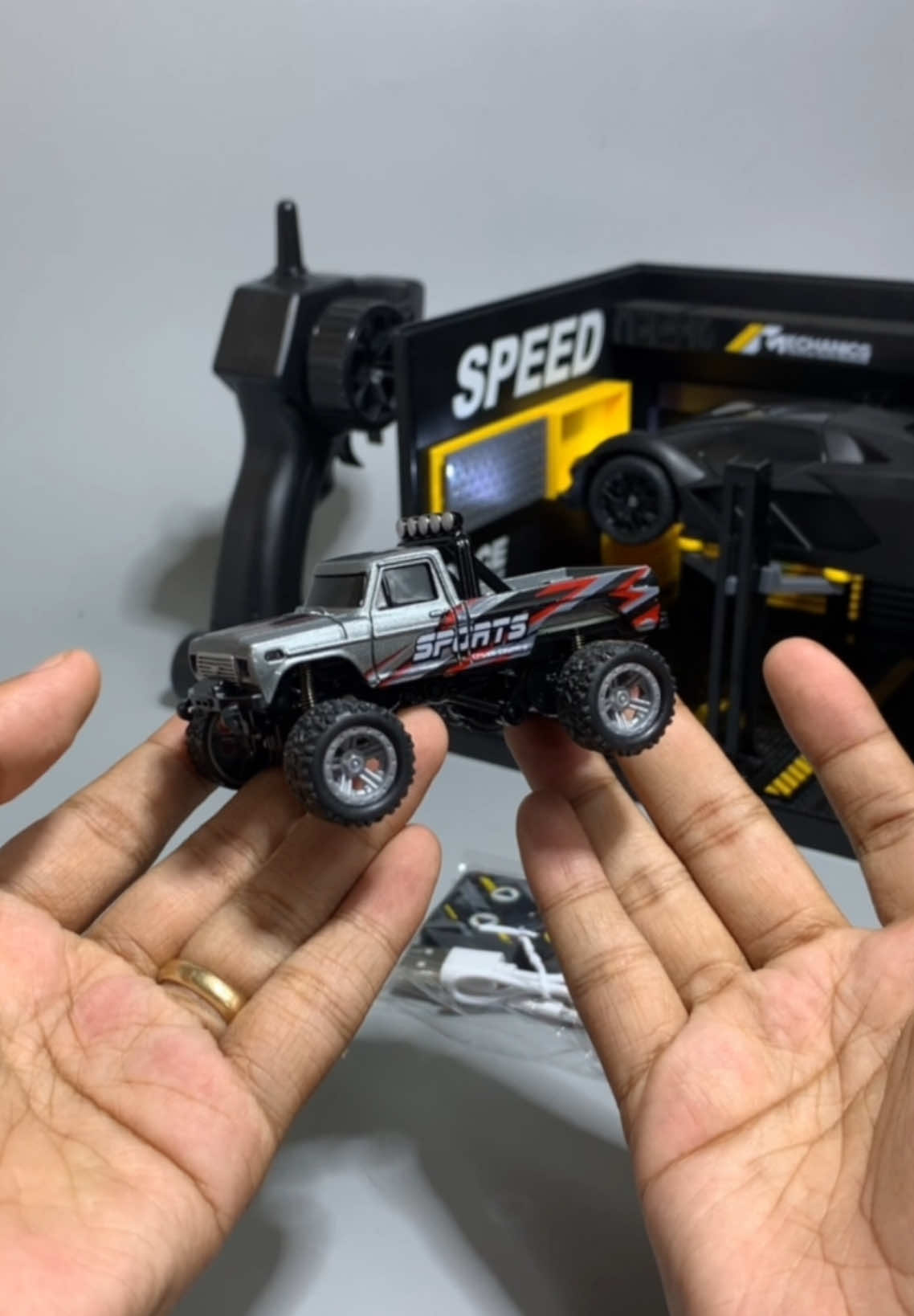 បើកប្រអប់ឡានបញ្ជា Mini Monter truck ទំហំ 1/64 🔥 #rcar #montertruck #hotwheel #minigt 