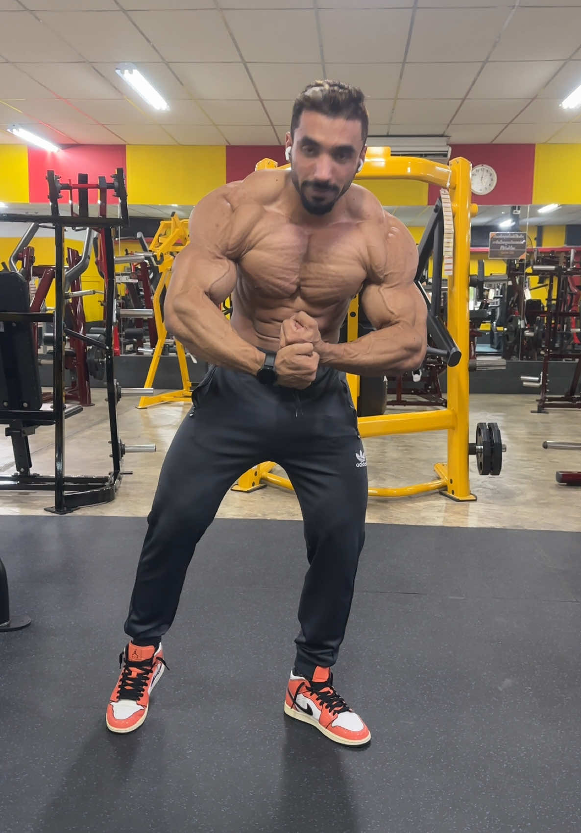 Body in last pass ready for stage inshallah flat but i really exited to see my body after carb lodging #wwwnaqeebfitness #onlinecoaching #prepcoaching #thailand 