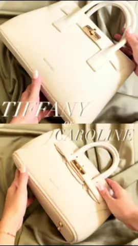 Tiffany, or Caroline?? This duo is on FIRE! elegant and affordable for the quality, comment down below which one is your pick 👜 #bostanten #taswanita #taselempang #fyp #WIBGAJIAN 