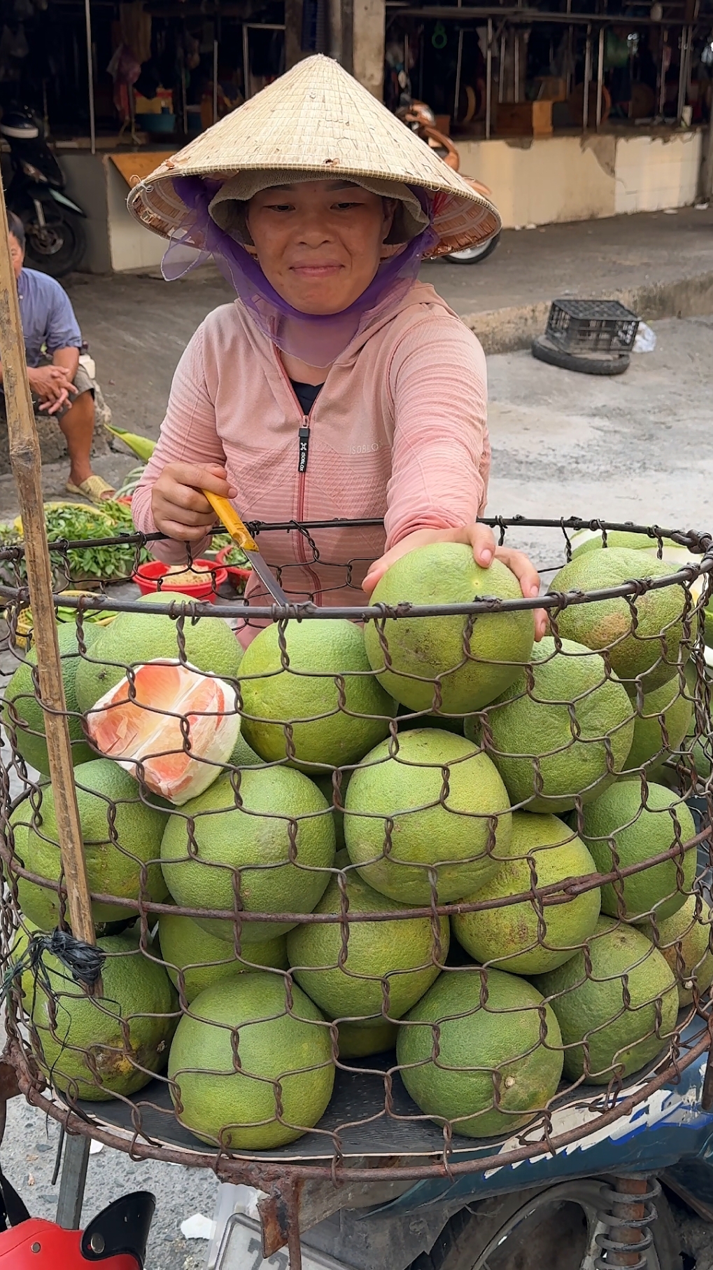 Only $1 Giant Orange - Fruit Cutting Skills - Vietnamese Street Food Price : VND 25,000 / USD 1 Location :  Google Map :https://maps.app.goo.gl/MfFkf6qVyfFYa43X8