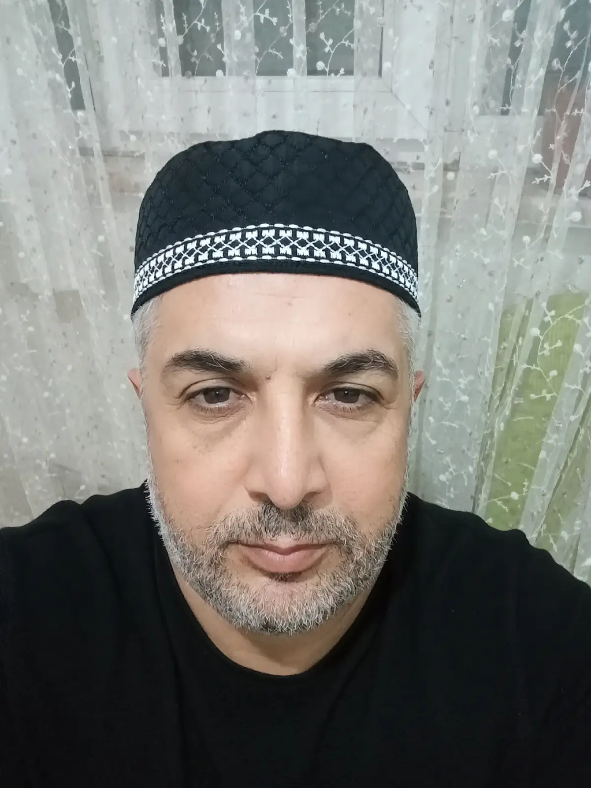 Ya sizin aklınız alıyormu dünya yaratılalı milyon yıl olmuş ne krallar fravunlar ne ben tanrıyım diyenler ne Peygamber ler ve bizim Peygamberimiz Hz.Muhammed Mustafa sav efendimiz gelmiş gitmiş Rabbim kimseye eyvah etmemiş sizin atanıza mı eyvah edecek Müslüman akıllı olur ve Rabbine güvenir. 