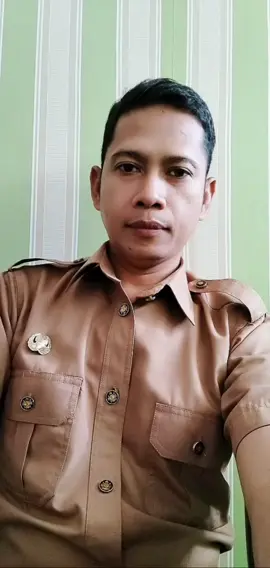 Horee‼️ Gaji Guru Sertifikasi jadi Rp 2 Juta. Guru ASN naik 100 persen. #fypシ #viral #guruhitz #gurutiktok #asn #pns #pppk #serdik #gajiguru #gajigurunaik #naikgaji #gurunonasn #honorer  Selengkapnya: https://search.app?link=https%3A%2F%2Fwww.liputan6.com%2Fnews%2Fread%2F5808037%2Fusai-bertemu-prabowo-mendikdasmen-gaji-guru-honorer-naik-rp2-juta-guru-asn-naik-1-kali-gaji&utm_campaign=aga&utm_source=agsadl1%2Csh%2Fx%2Fgs%2Fm2%2F4