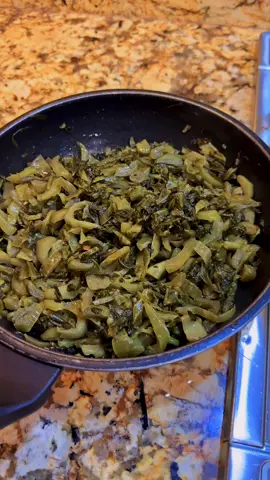 🥗Dưa cải làn xào🥬 🍖Sườn hầm nấu mì Chũ với rau cải hoặc xà lách🍲 🧈Đậu chiên mắm hành😋 🥨Tóp sốt cà chua trứng chấm rau hoặc chấm mắm tỏi🥚 🧅🍅🌶️🥙😋