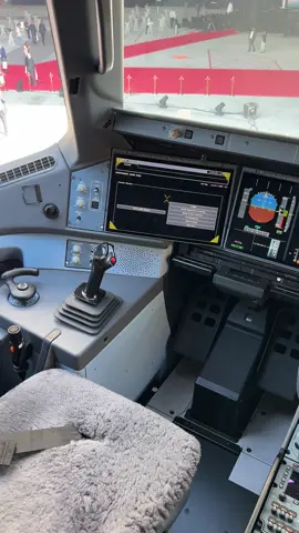 Inside @Emirates’ A350-900XWB cockpit. Currently, this is the only Airbus aircraft in the airline's fleet equipped with two thrust levers.  #Emirates #Aviation #Airbus #A350