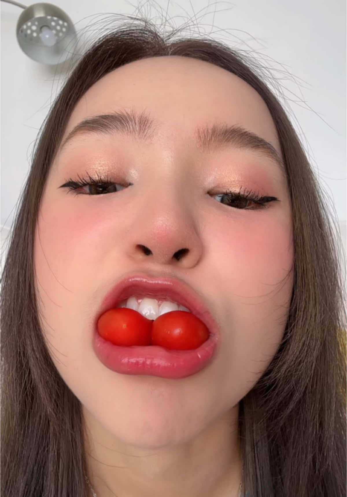 I love tomato🍅✨ #asmr #tomato #fyp #pov 