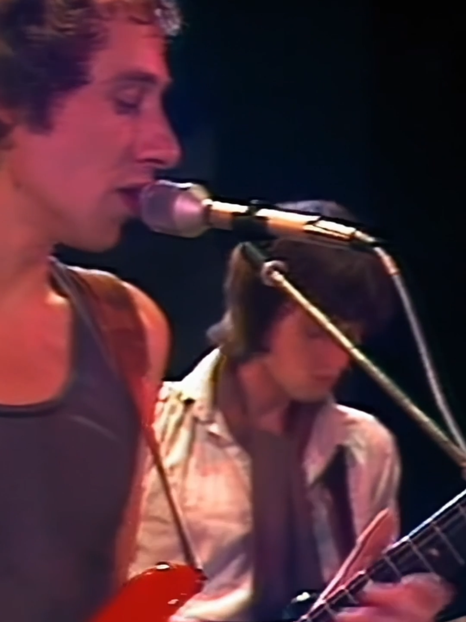 Watch: Dire Straits performing 'Lions', live on the French TV Show 'Chorus', 14th October 1978. #direstraits #lions #livemusic